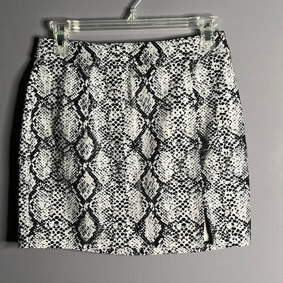 Garage Black and White Snake Print Mini Skirt Size Small - Picture 1 of 7